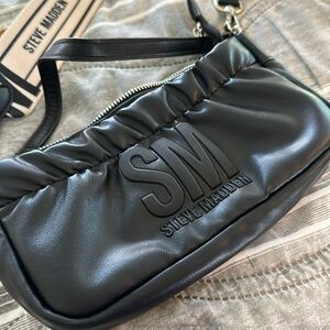 Steve Madden BCarmela
Shoulder Strap Convertible Wristlet
Bag, Dual Color